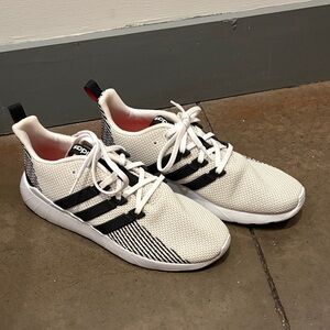 adidas Men's White and Black Lightweight Knit Sneakers